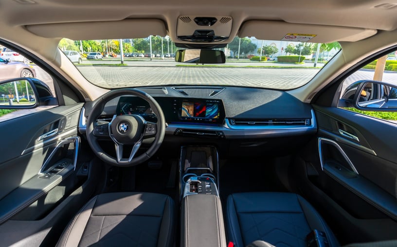 BMW X2 (Черный), 2025 для аренды в Шарджа