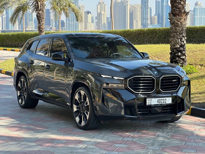 إيجار بي ام دبليو XM (أسود), 2023 في دبي