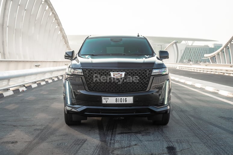 Cadillac Escalade Black Edition (Noir), 2021 &agrave; louer &agrave; Abu Dhabi
