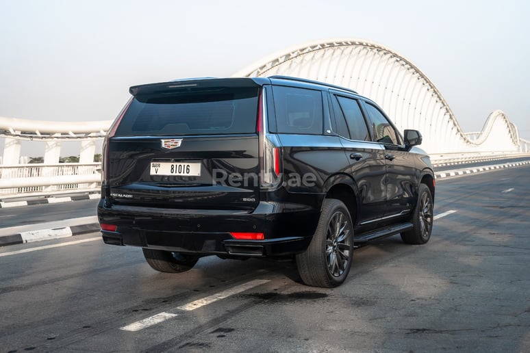 Cadillac Escalade Black Edition (Noir), 2021 &agrave; louer &agrave; Abu Dhabi