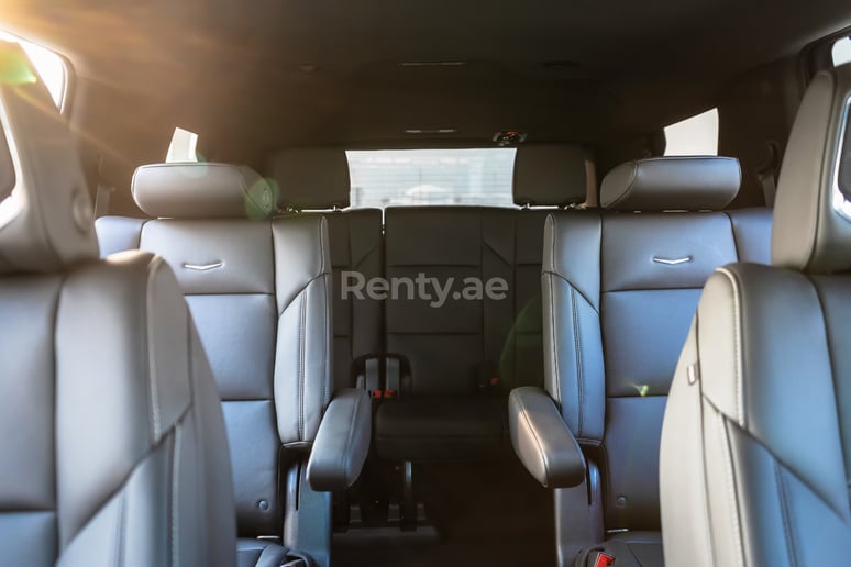 Cadillac Escalade Black Edition (Noir), 2021 &agrave; louer &agrave; Abu Dhabi