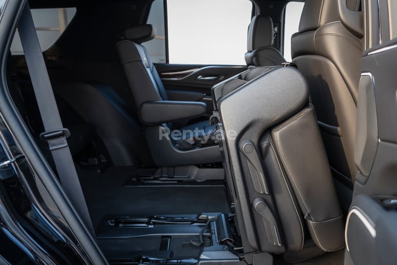 Cadillac Escalade Black Edition (Noir), 2021 &agrave; louer &agrave; Abu Dhabi