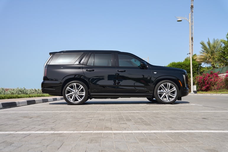 Cadillac Escalade (Noir), 2025 &agrave; louer &agrave; Ras Al Khaimah
