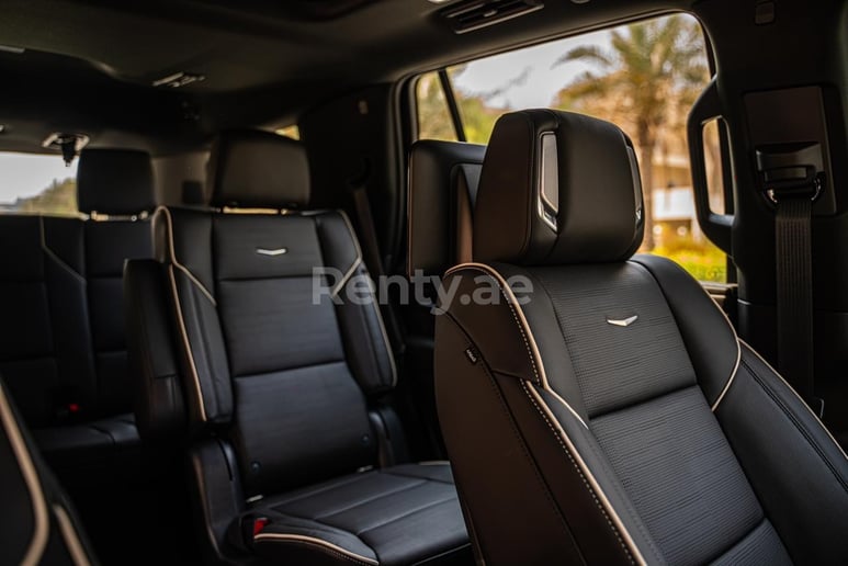 Cadillac Escalade Platinum Fully Loaded (Schwarz), 2021  zur Miete in Ras Al Khaimah