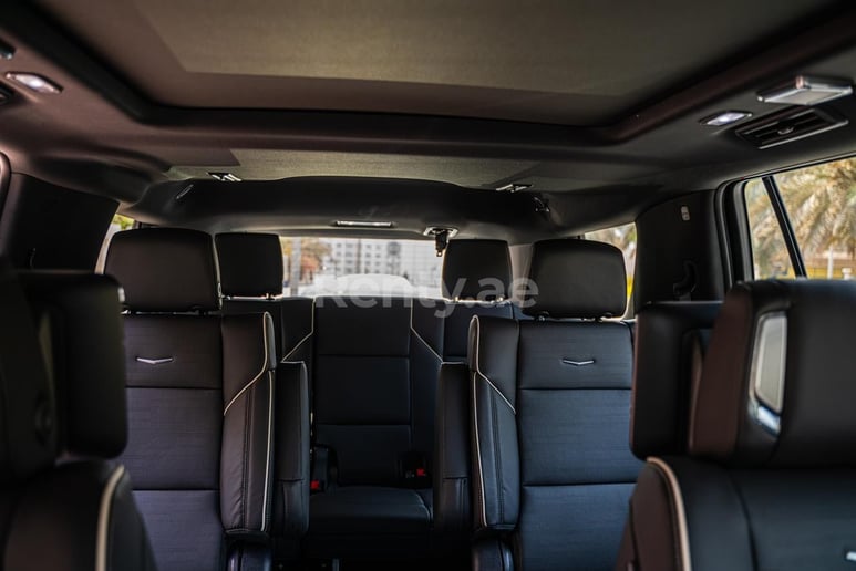 Cadillac Escalade Platinum Fully Loaded (Schwarz), 2021  zur Miete in Ras Al Khaimah