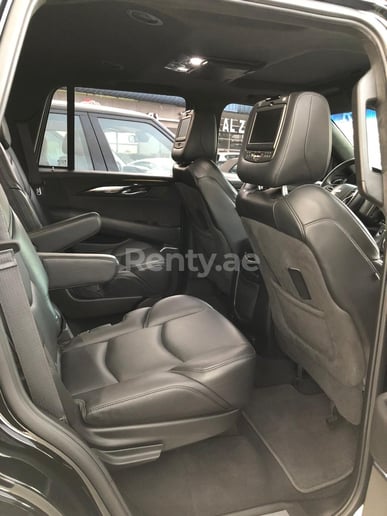 Cadillac Escalade Platinum (Schwarz), 2019  zur Miete in Dubai