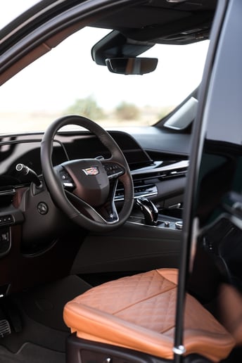 Cadillac Escalade Sport Platinum (Negro), 2024 - ofertas de arrendamiento en Ras Al Khaimah