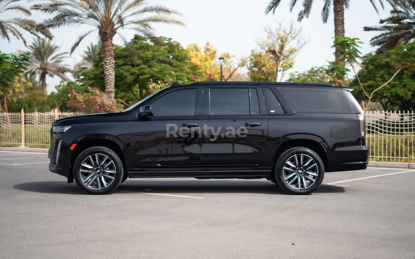 Cadillac Escalade XL (Schwarz), 2021  zur Miete in Dubai
