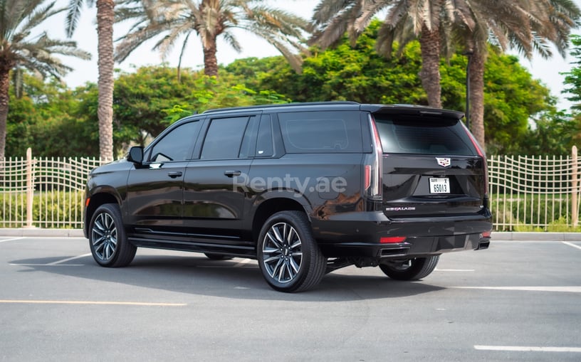 Cadillac Escalade XL (Schwarz), 2021  zur Miete in Dubai