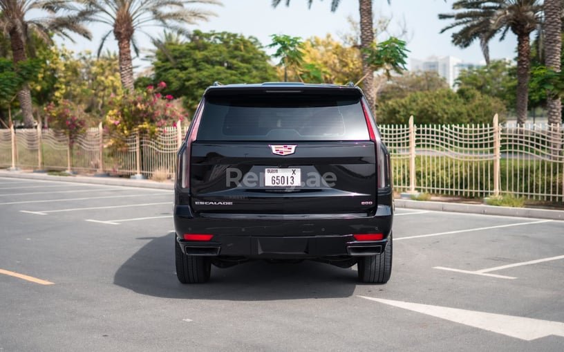 Cadillac Escalade XL (Schwarz), 2021  zur Miete in Dubai