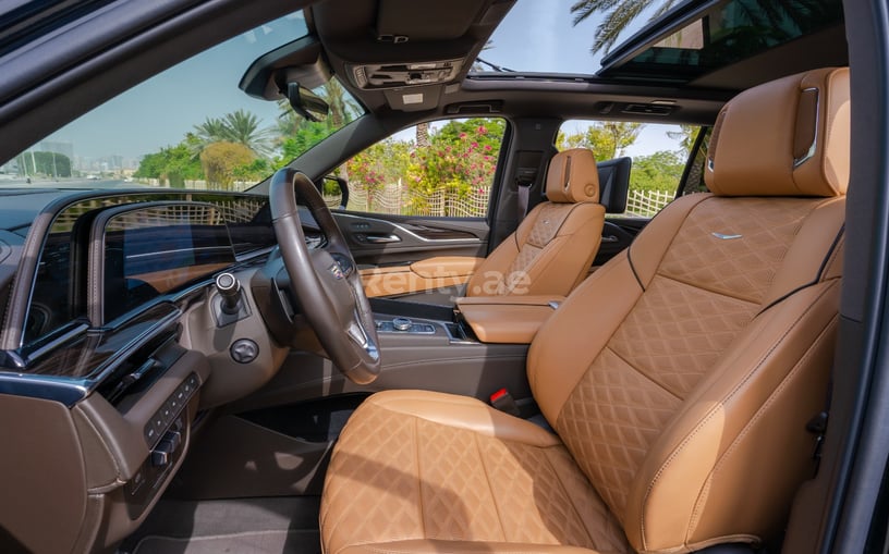 Cadillac Escalade XL (Schwarz), 2021  zur Miete in Dubai
