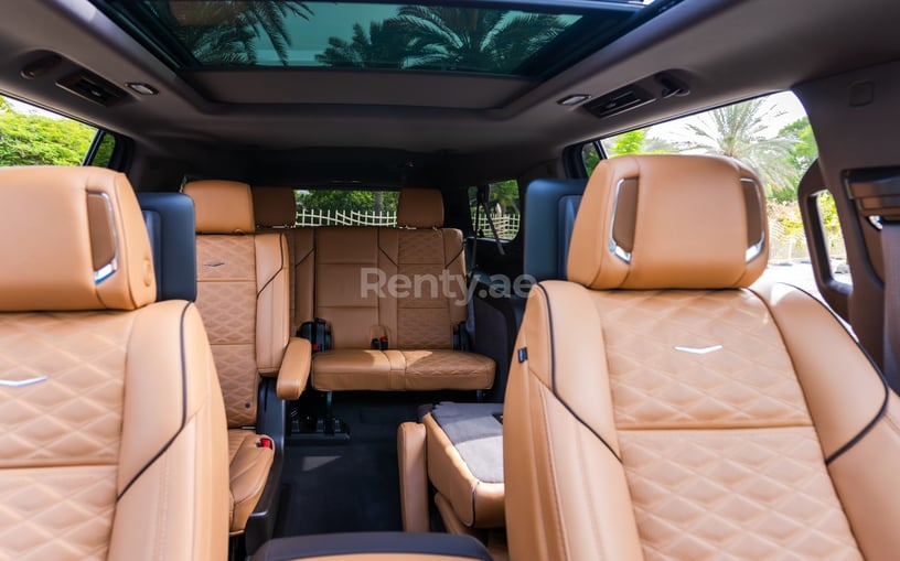 Cadillac Escalade XL (Schwarz), 2021  zur Miete in Dubai