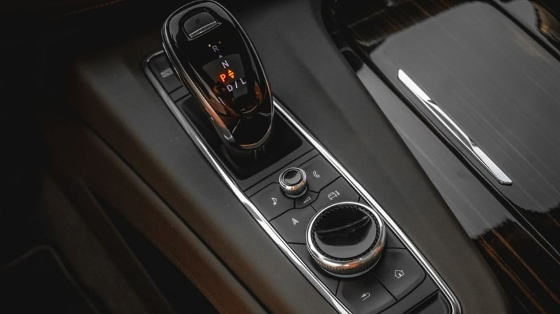 Abu Dabi'de kiralık Cadillac Escalade (Siyah), 2022