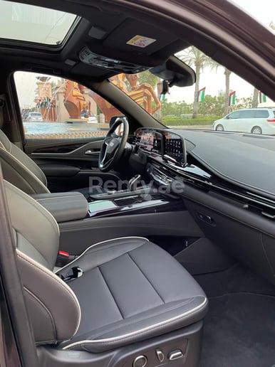 Cadillac Escalade Platinum S (Negro), 2021 para alquiler en Ras Al Khaimah