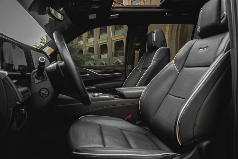 Cadillac Escalade (Schwarz), 2022  zur Miete in Abu Dhabi