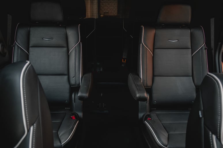 Cadillac Escalade (Schwarz), 2022  zur Miete in Abu Dhabi