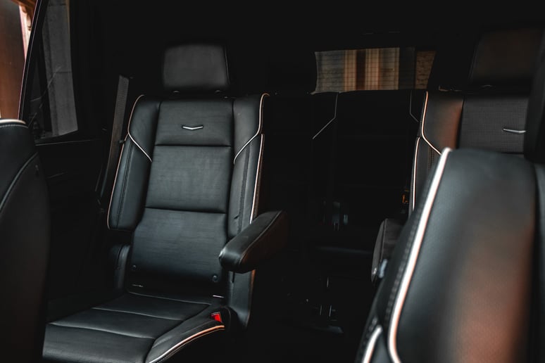 Cadillac Escalade (Schwarz), 2022  zur Miete in Abu Dhabi