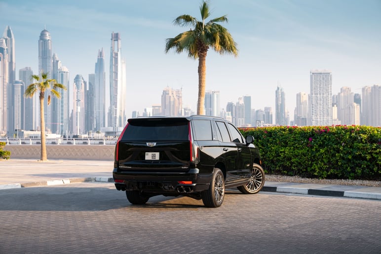 Cadillac Escalade (Negro), 2023 para alquiler en Ras Al Khaimah