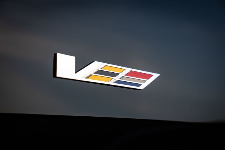 Cadillac Escalade (Negro), 2023 para alquiler en Ras Al Khaimah