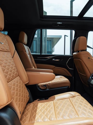 Cadillac Escalade (Negro), 2023 para alquiler en Ras Al Khaimah