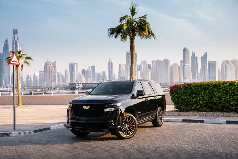 Cadillac Escalade (Negro), 2023 para alquiler en Ras Al Khaimah