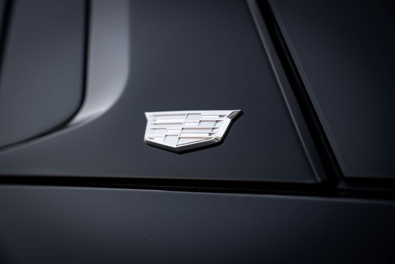 Cadillac Escalade (Negro), 2023 para alquiler en Ras Al Khaimah