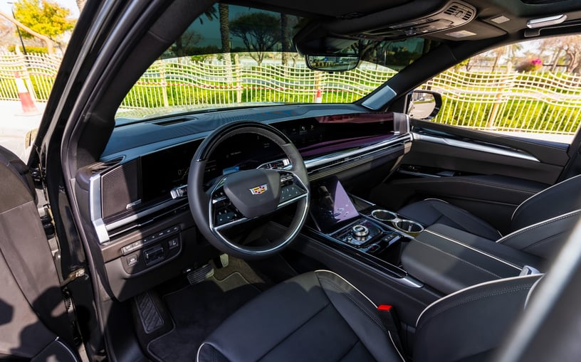 Cadillac Escalade (Negro), 2025 - ofertas de arrendamiento en Ras Al Khaimah