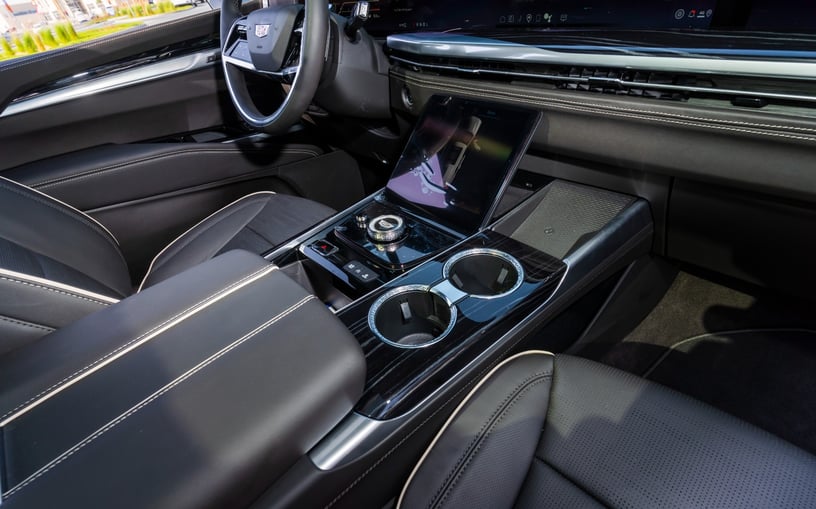 Cadillac Escalade (Negro), 2025 - ofertas de arrendamiento en Ras Al Khaimah