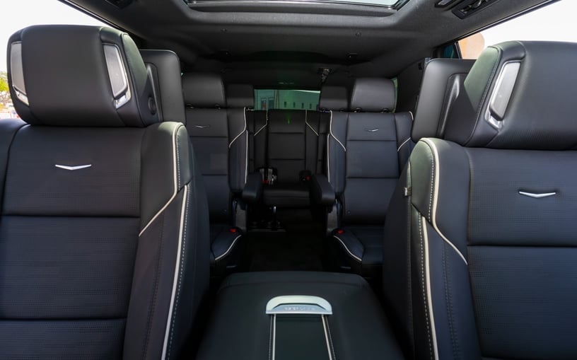 Cadillac Escalade (Negro), 2025 - ofertas de arrendamiento en Ras Al Khaimah