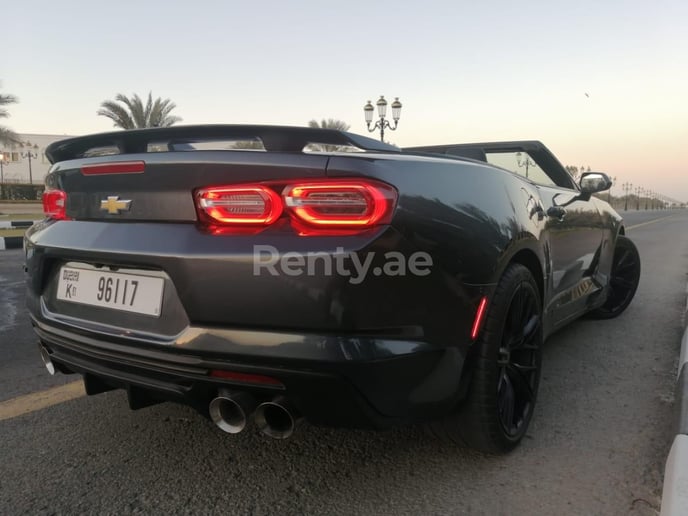Chevrolet Camaro (Negro), 2019 para alquiler en Dub&aacute;i