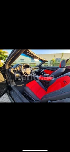 Chevrolet Camaro cabrio (Negro), 2022 para alquiler en Dub&aacute;i