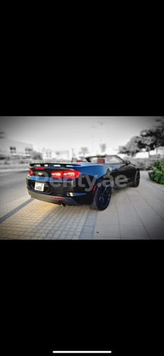 Chevrolet Camaro cabrio (Negro), 2022 para alquiler en Dub&aacute;i