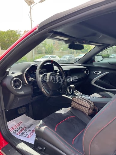 Chevrolet Camaro convertible (Rood), 2020 te huur in Dubai