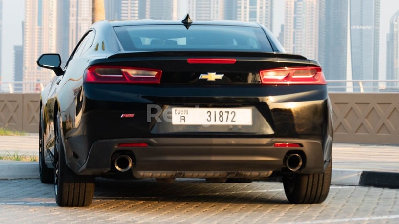 Chevrolet Camaro (Negro), 2018 para alquiler en Dub&aacute;i