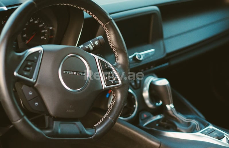 Chevrolet Camaro (Negro), 2018 para alquiler en Dub&aacute;i