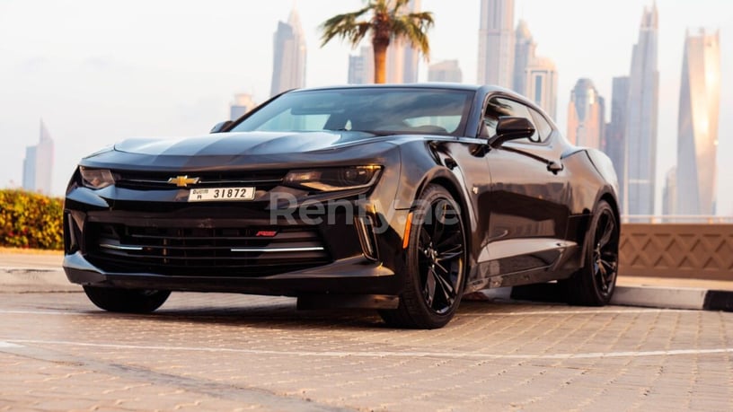 Chevrolet Camaro (Negro), 2018 para alquiler en Dub&aacute;i