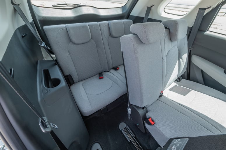 Abu Dabi'de kiralık Chevrolet Captiva (Siyah), 2024