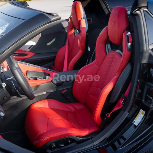 Abu Dabi'de kiralık Chevrolet Corvette (Siyah), 2021