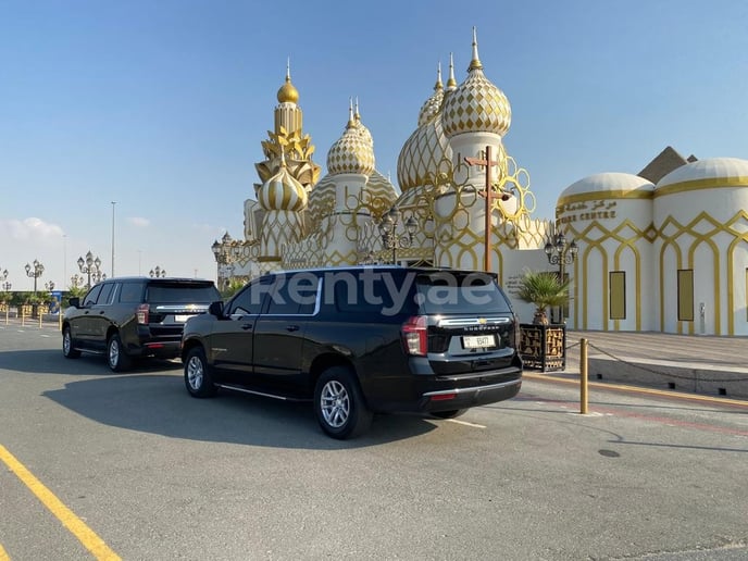 Chevrolet Suburban (Zwart), 2021 te huur in Dubai