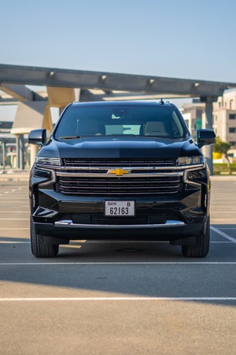Chevrolet Suburban (Noir), 2024 &agrave; louer &agrave; Sharjah