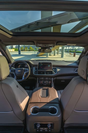 Chevrolet Suburban (Noir), 2024 &agrave; louer &agrave; Sharjah