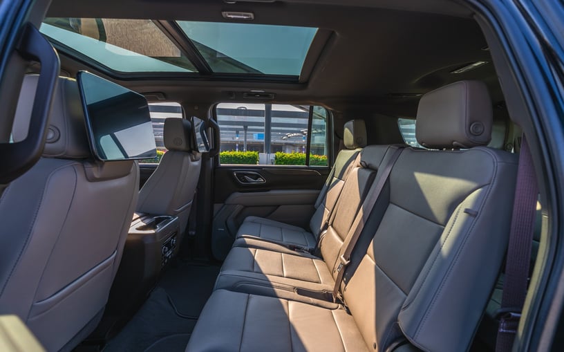 Chevrolet Suburban (Noir), 2024 &agrave; louer &agrave; Sharjah