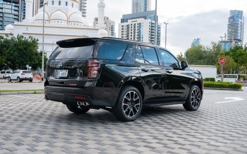 Chevrolet Tahoe RST (Negro), 2024 para alquiler en Sharjah