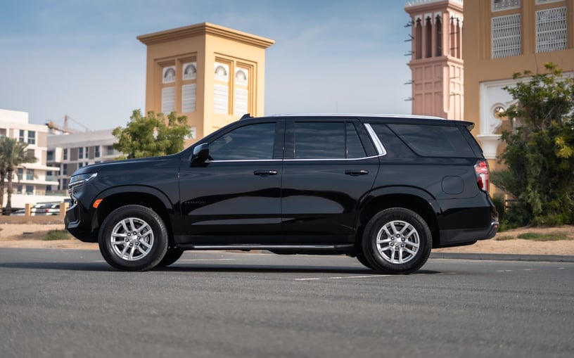 Chevrolet Tahoe (Nero), 2023 in affitto a Sharjah