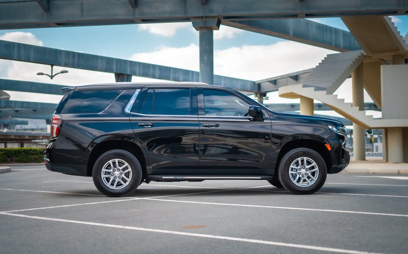Chevrolet Tahoe (Schwarz), 2023  zur Miete in Abu Dhabi