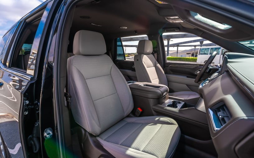 Chevrolet Tahoe (Schwarz), 2023  zur Miete in Abu Dhabi