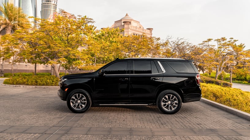 Chevrolet Tahoe (Schwarz), 2023  zur Miete in Abu Dhabi