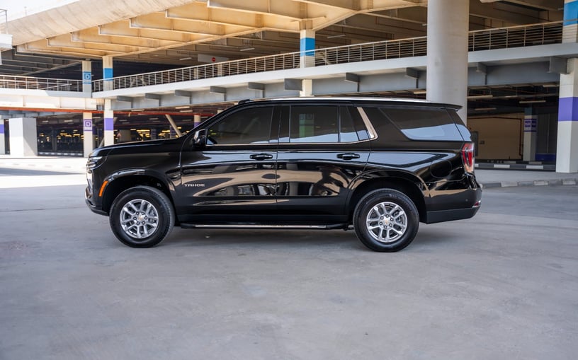 Chevrolet Tahoe (Negro), 2025 para alquiler en Sharjah