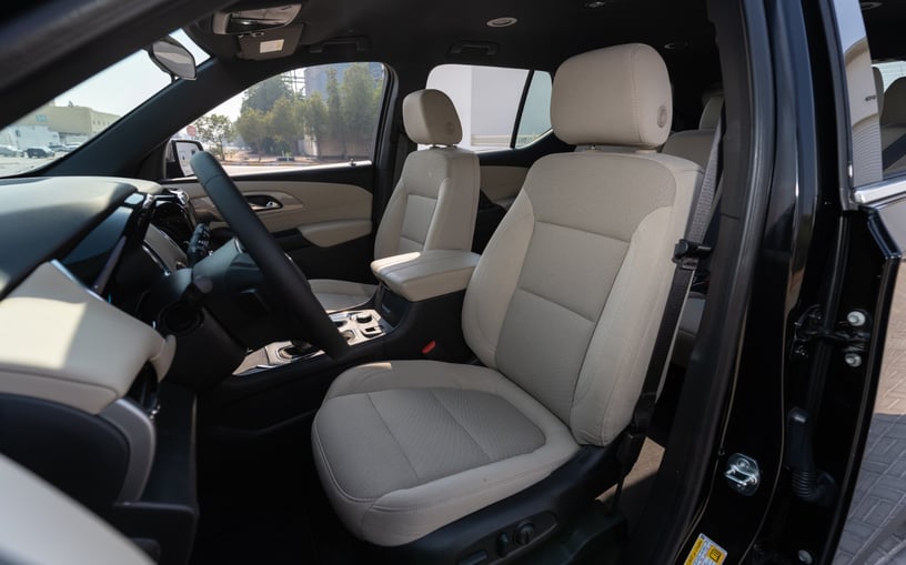 Chevrolet Traverse (Schwarz), 2024  zur Miete in Ras Al Khaimah