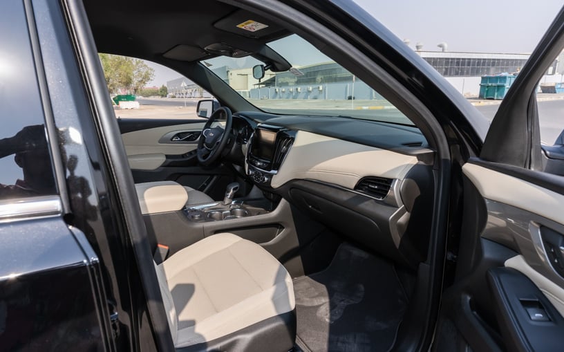 Chevrolet Traverse (Schwarz), 2024  zur Miete in Ras Al Khaimah